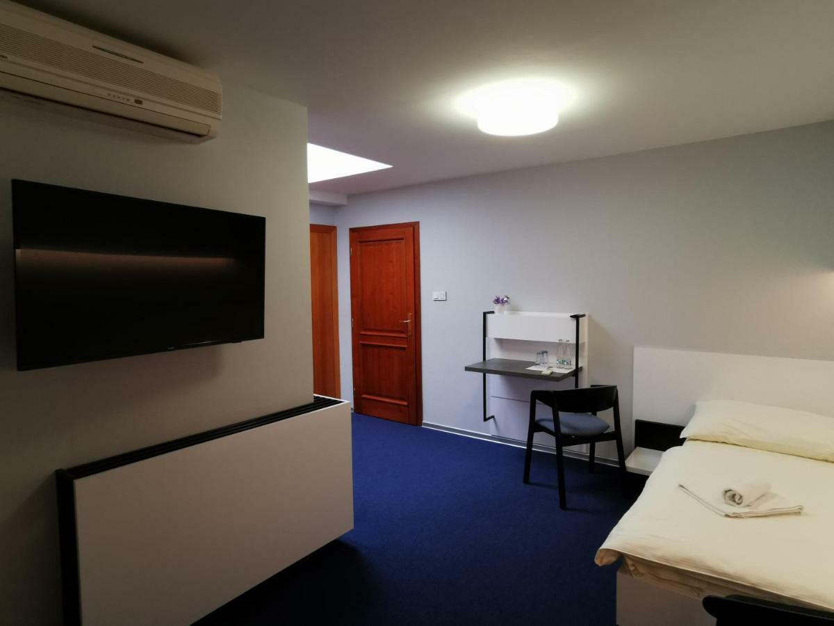Hotel U Racka Ostrožská Nová Ves Buitenkant foto