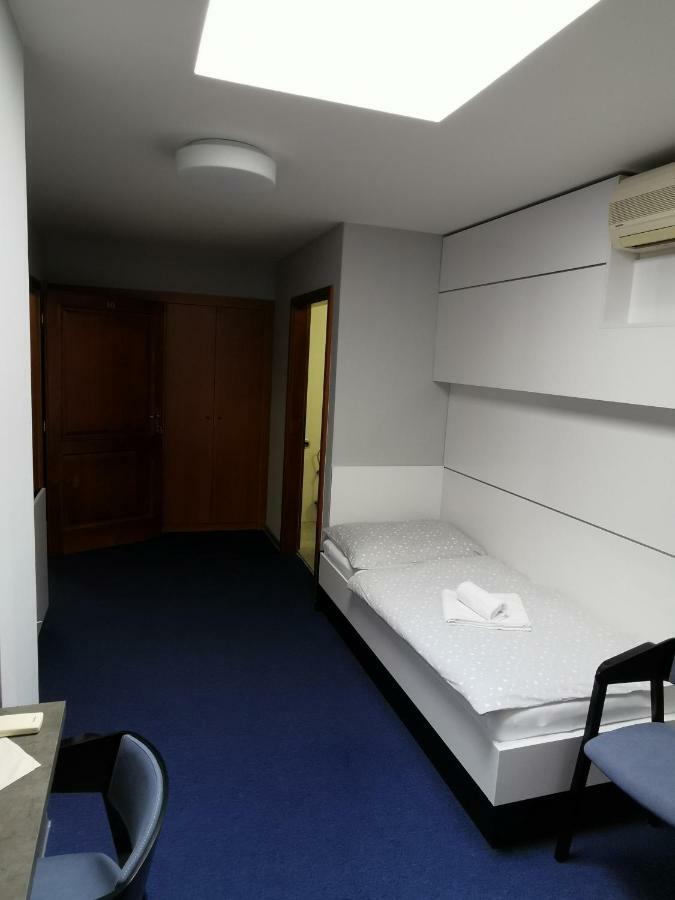 Hotel U Racka Ostrožská Nová Ves Buitenkant foto