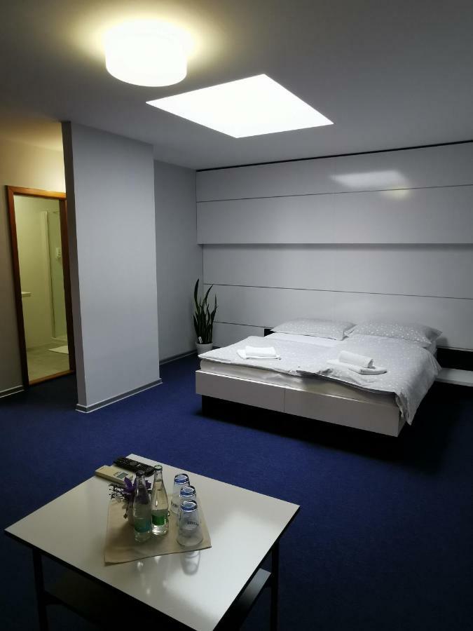 Hotel U Racka Ostrožská Nová Ves Buitenkant foto