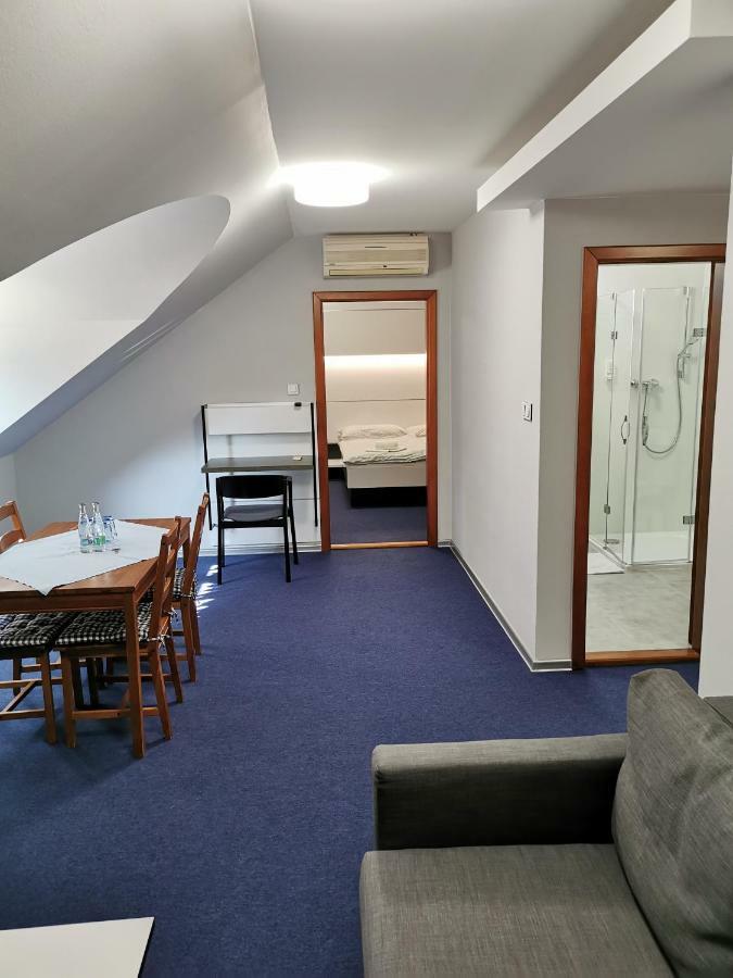 Hotel U Racka Ostrožská Nová Ves Buitenkant foto