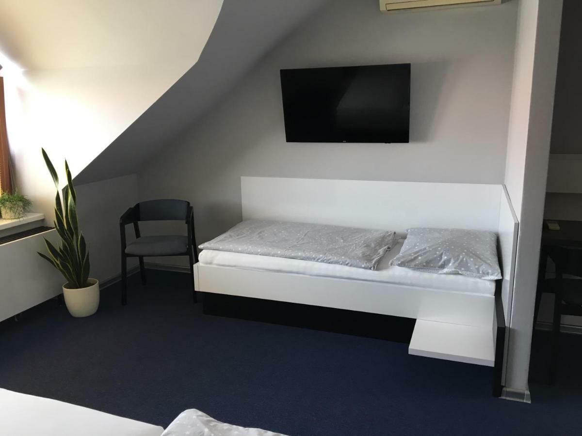 Hotel U Racka Ostrožská Nová Ves Buitenkant foto